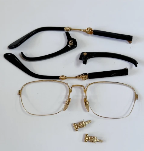 Batch finishing of metal eyewear frames and precision accessories Batch finishing of metal eyewear frames and precision accessories